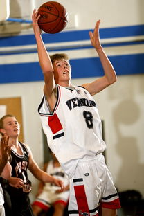 Faker重要时刻战术调整,加拿大队带队取胜!比赛高潮迭起